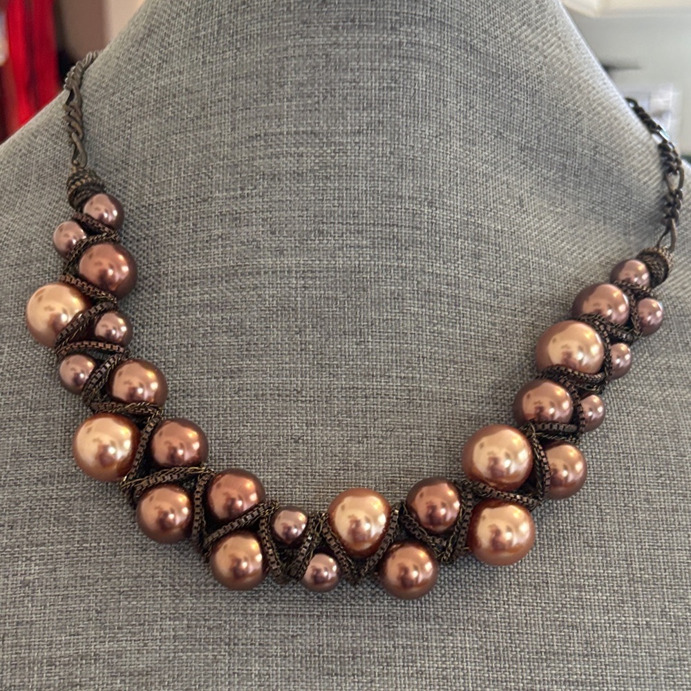 Chic Bronze Pearl Necklace